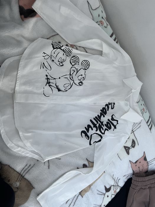 Рубашка білого кольру з міккі