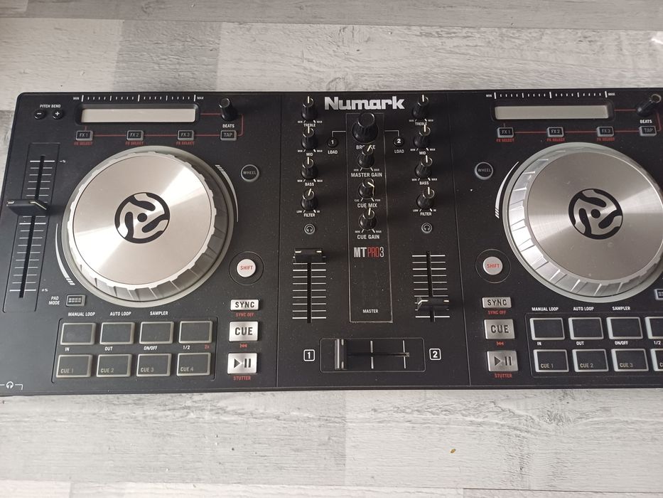 Konsola Numark Mixtrack Pro 3