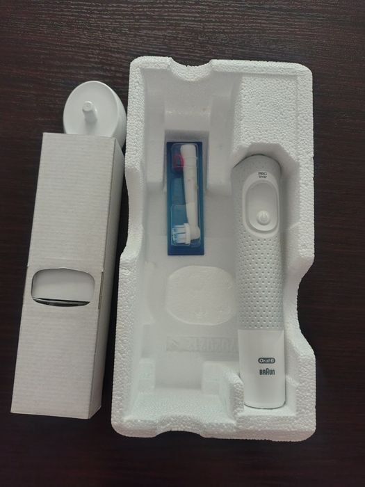 Nowa szczotka elektryczna do zębów Oral-B vitality 100