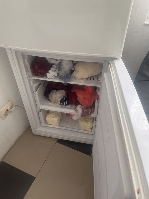 продам холодильник swizer хороший стан