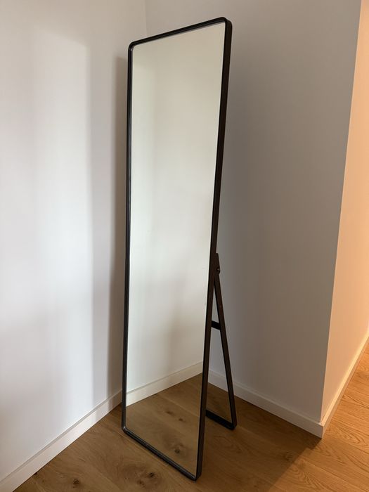 Espelho de pé em Ferro