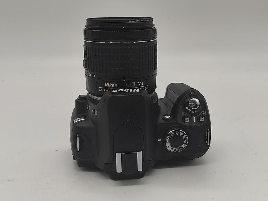 Nikogo d40, plus obiektyw.