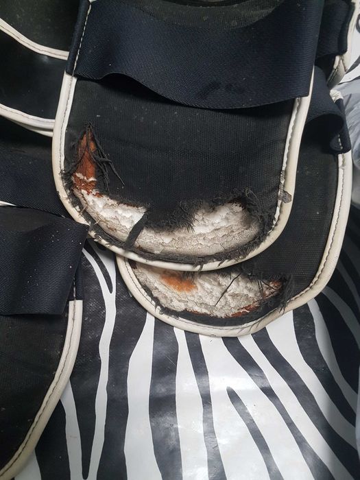 2 pares de luvas e proteções Mms- kickboxing e Muai Thai