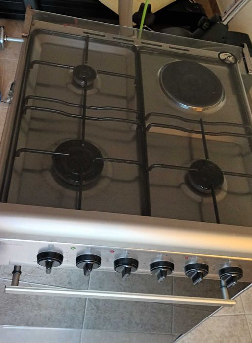 Fogão + Forno  (Gás e Eletricidade) marca Meireles, 4 fontes de calor