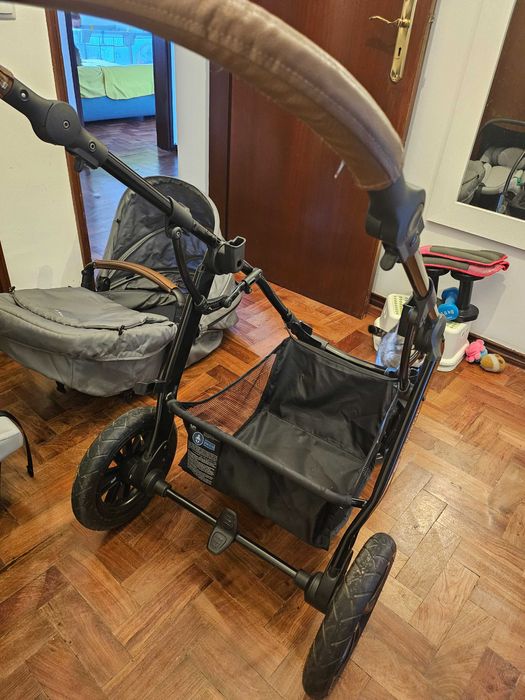 Carrinho de bebé semi-novo