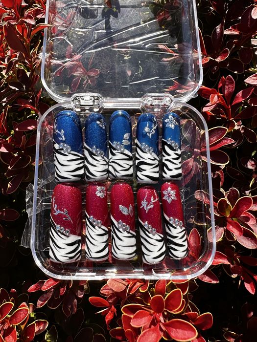 press on nails.