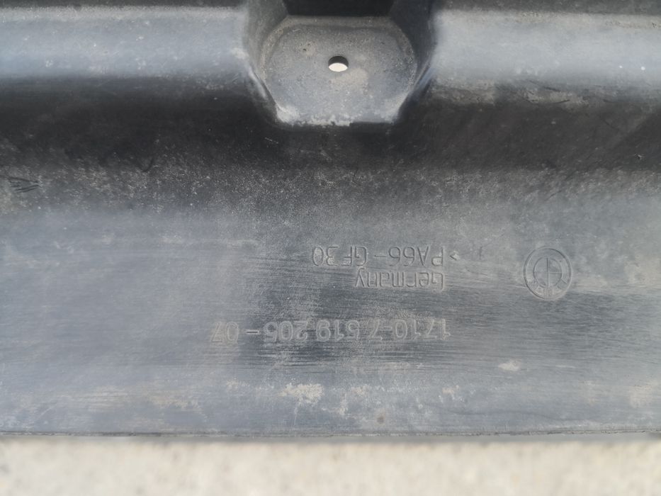 Ramka obudowa chłodnicy BMW e60 e61 530i n53