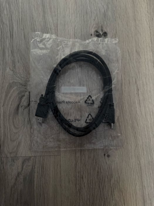 Kabel HDMI.