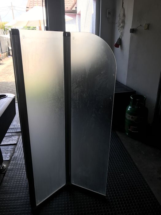 Szklany parawan na wannę