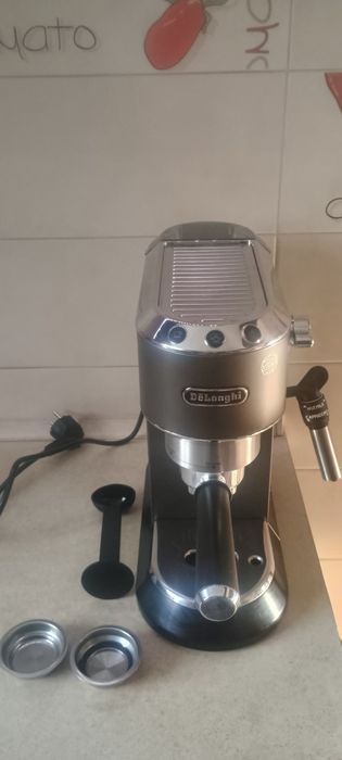 Ekspres kolbowy De Longhi Dedica Style EC 685 / nowy / Chorzów