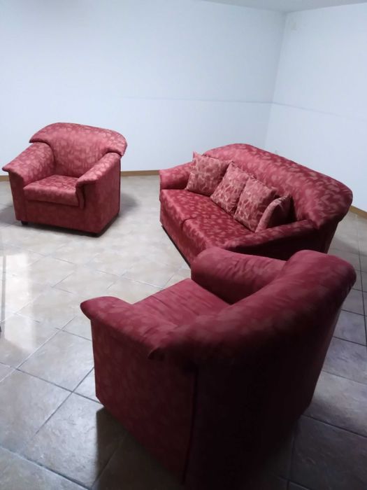 Sofá de 3 lugares (c/ cama articulada) + 2 individuais, em tecido