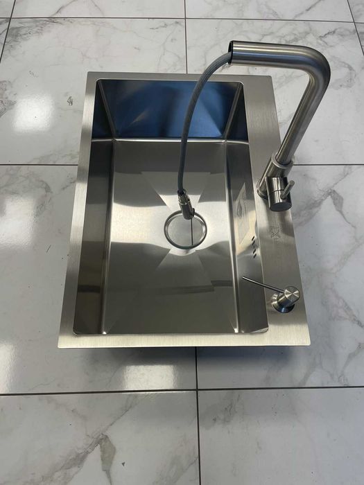 Кухонная мойка Luminex 6045 см и смеситель с выдвижным изливом, Lidz.