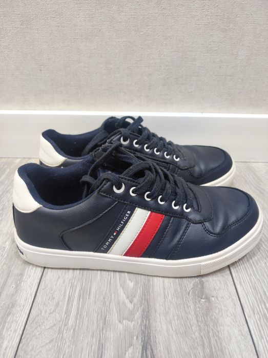 осенние кроссовки Tommy Hilfiger 39 р .