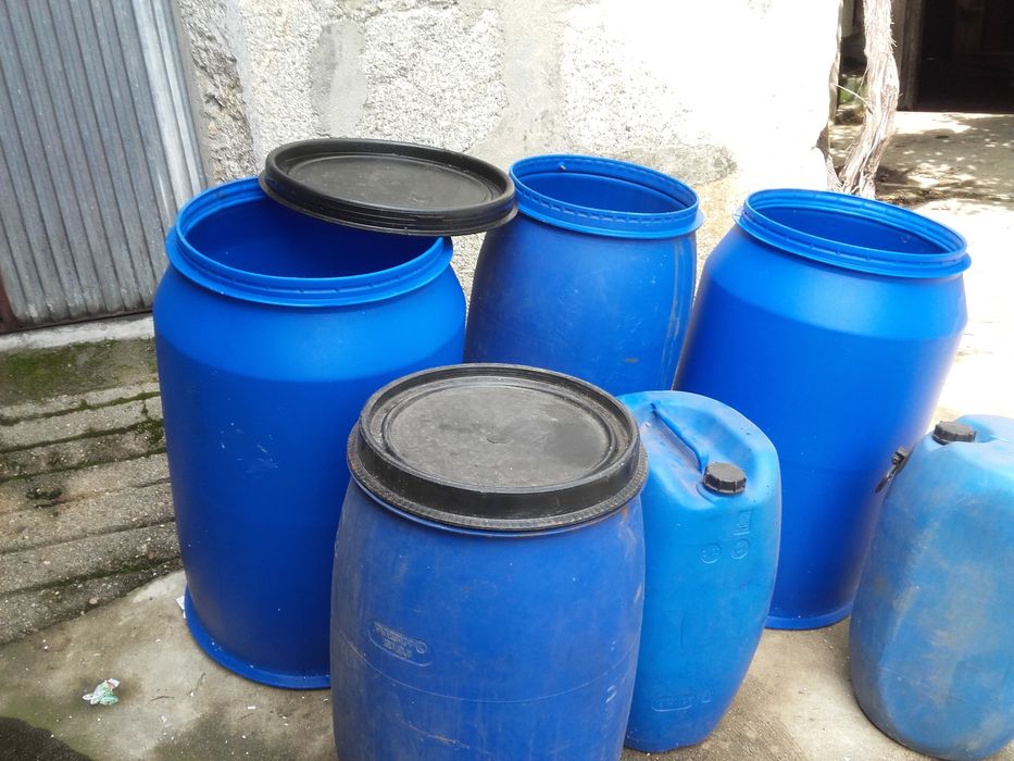 Bidoes em plastico de varias capacidades