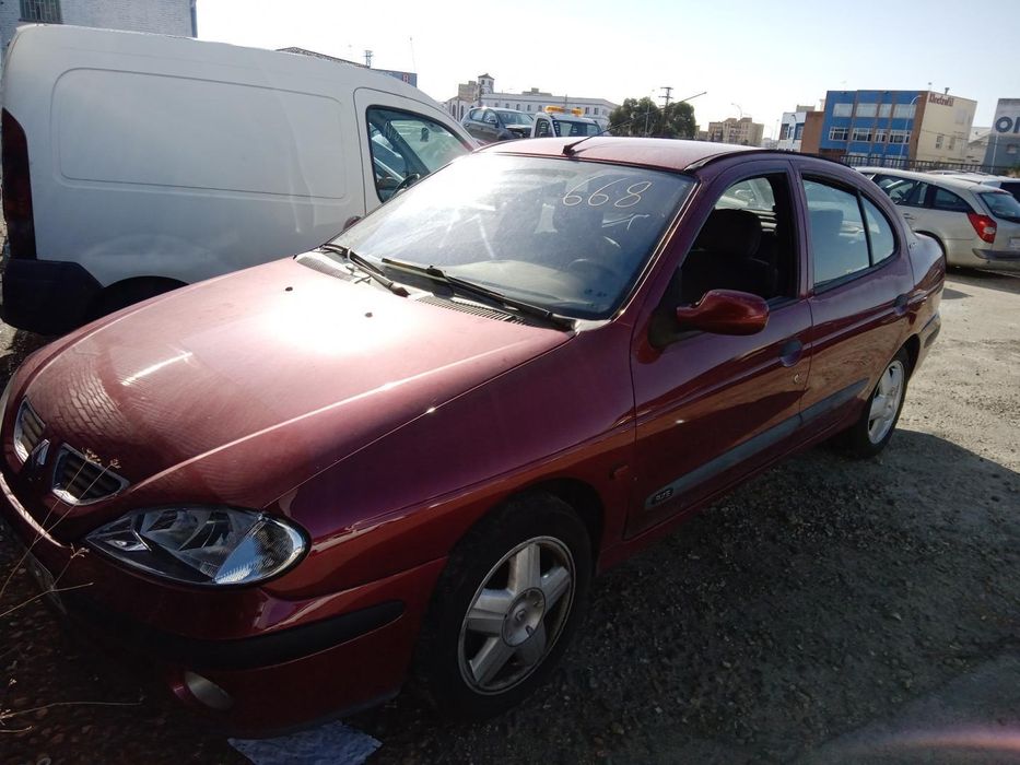 Guarda-Lamas Frente Direito Renault Megane I Fase 2 Classic La...