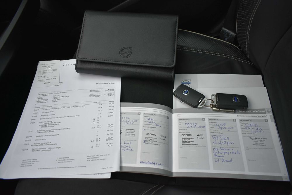 100% BEZWYPADKOWE Volvo V40 D4 - 190KM R-design BiXenon Navi Harmann