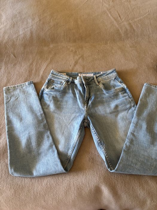 Продам женские джинсы