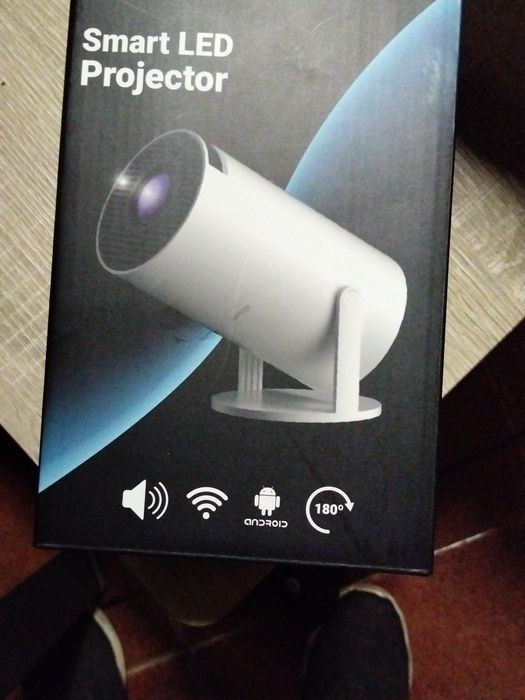 Vendo o projetor de parede 4K476201627556270081