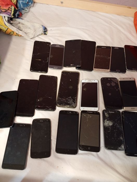 Zestaw telefonów na czesci 20sztuk