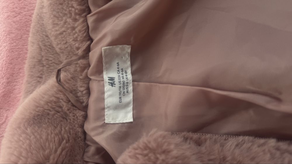 Kurtka H&M z imitacji futra 110/116