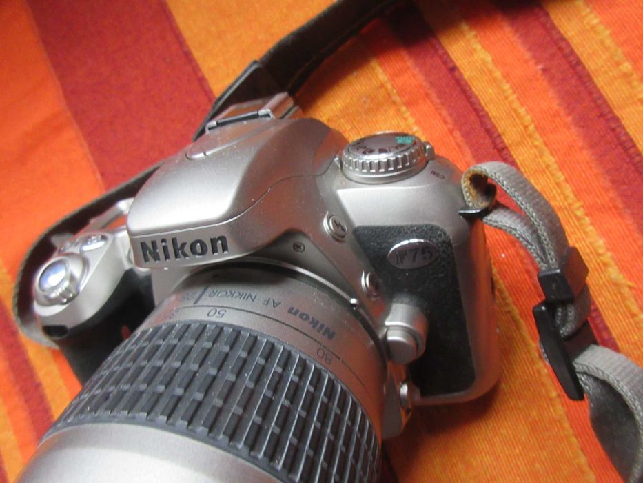 Máquina Fotográfica Nikon F75 SLR Analógica com duas Objectivas