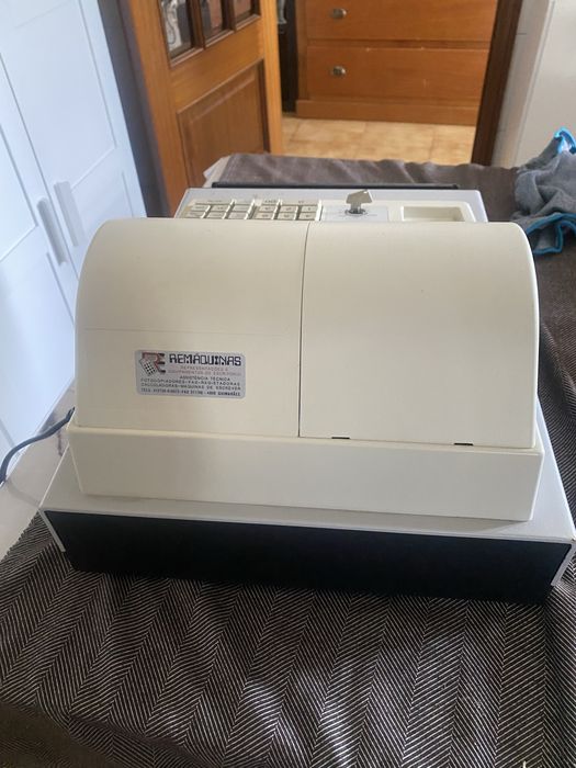 Máquina de calcular registadora SHARP XE-A120