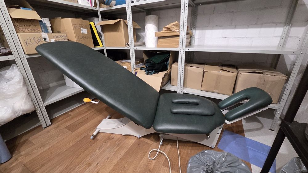 Продам стол массажний