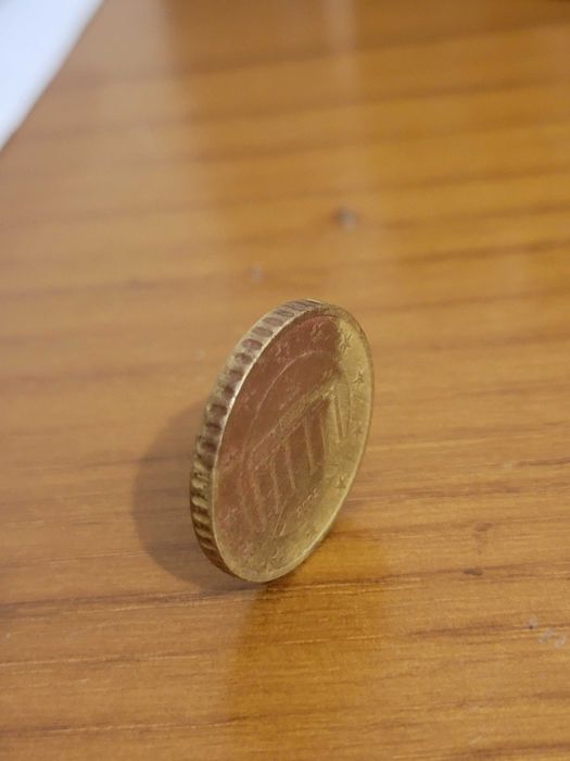 Moeda de 50 cêntimos com defeito na composição do metal