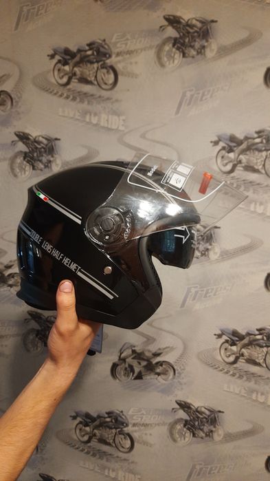 Новый шлем чёрный белый поцарапан: 900 грн. - Мотошоломи Полтава на Olx
