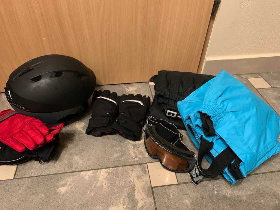 Spodnie narciarskie -2 sztuki ,kask, rękawice, gogle rozmiar 9-13 lat