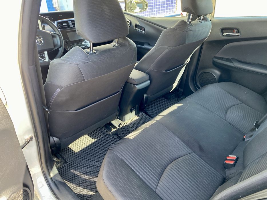 Аренда авто Toyota Prius, Авто в оренду. Аренда Приус.