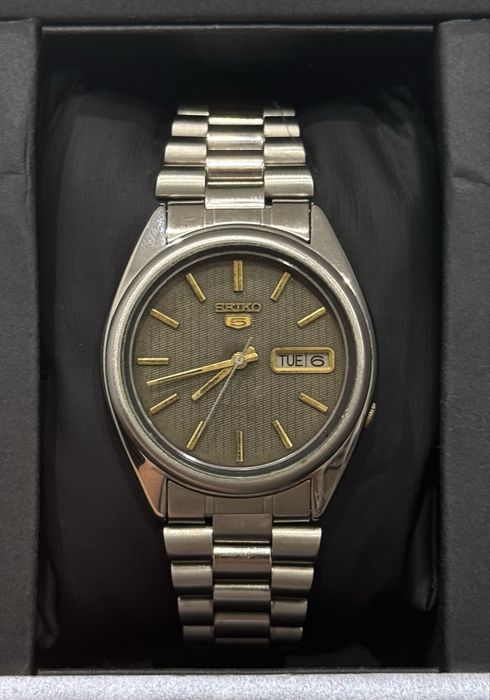 Seiko 5 Automático 7009-8740 Vintage – Cristal de Safira – Dia/Data – Japão