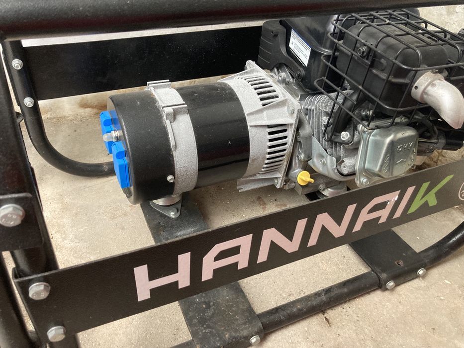 Gerador a gasolina Briggs & Stratton 3.2 kVA & 2 bidões de 22 L