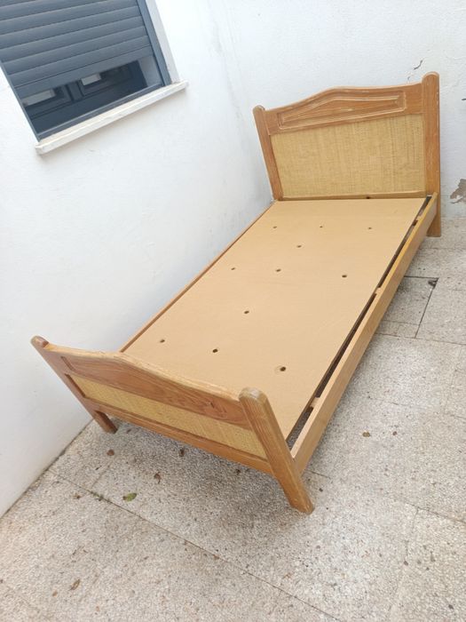Cama de solteiro com colchão