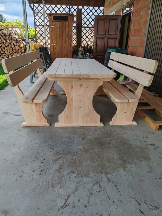 Drewniane meble ogrodowe