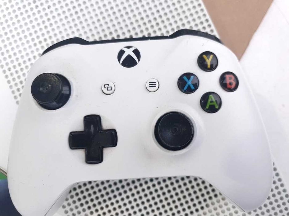 Xbox One S, 500 GB + pad