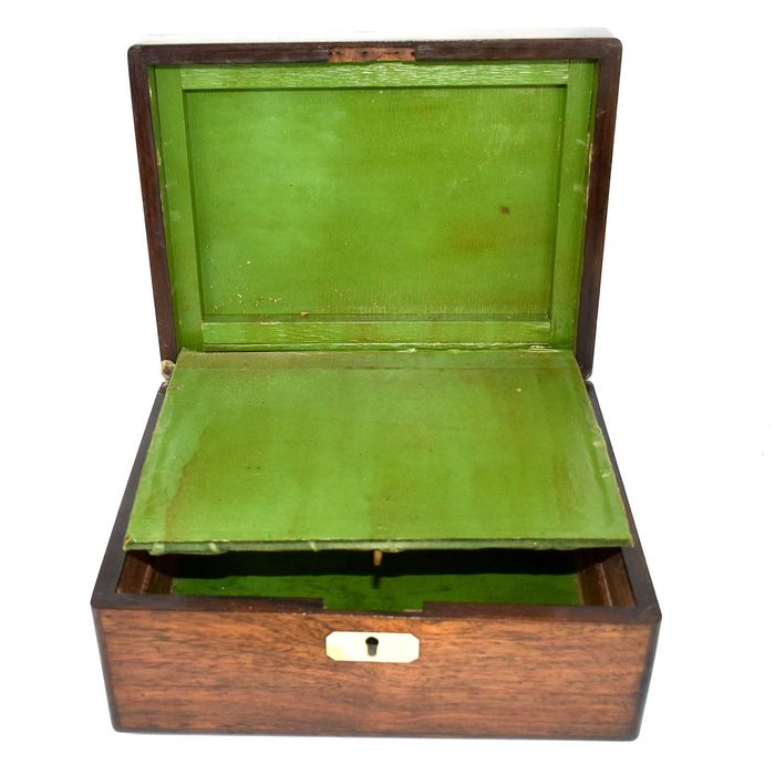 Escritório de viagem Inglês em pau-santo início séc. XIX com embutidos