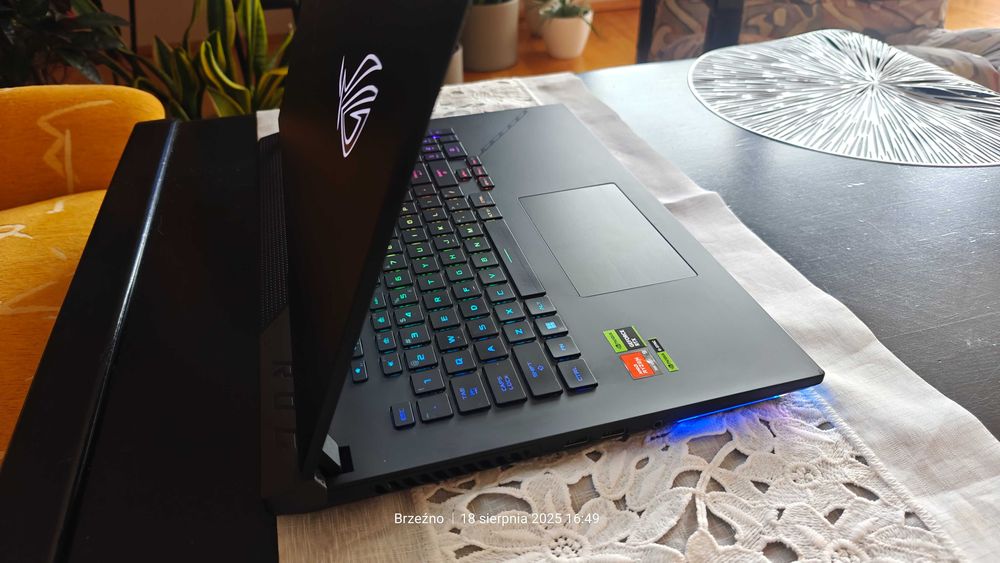 ASUS ROG Strix SCAR 17 R9 7945HX3D 240Hz 32GB 1000SSD RTX4080