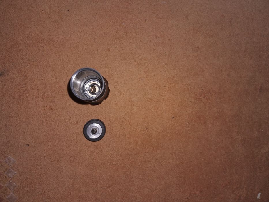 Фонарь під акумулятор 21700