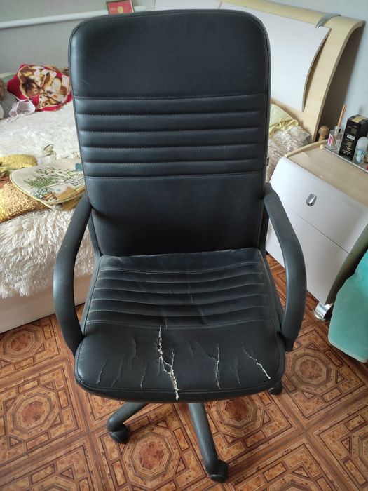 Продам офисное кресло б/у
