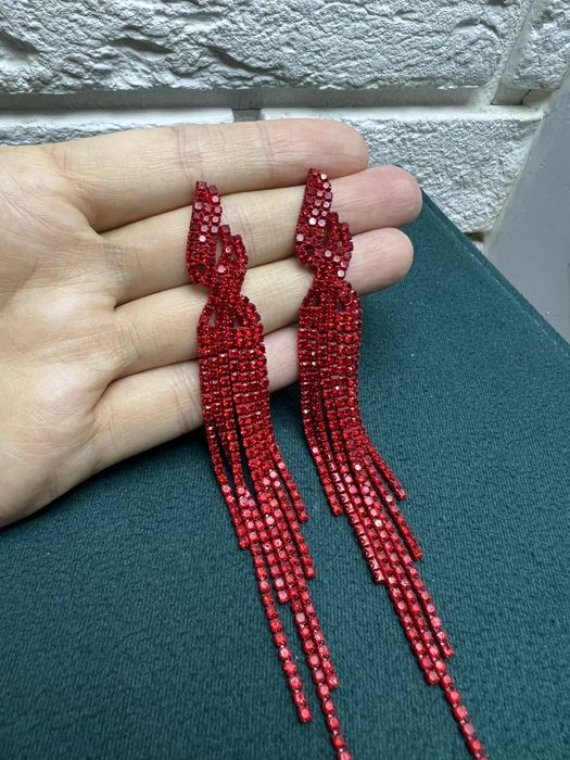 Nowe luksusowe kolczyki „Czerwony Diament”.