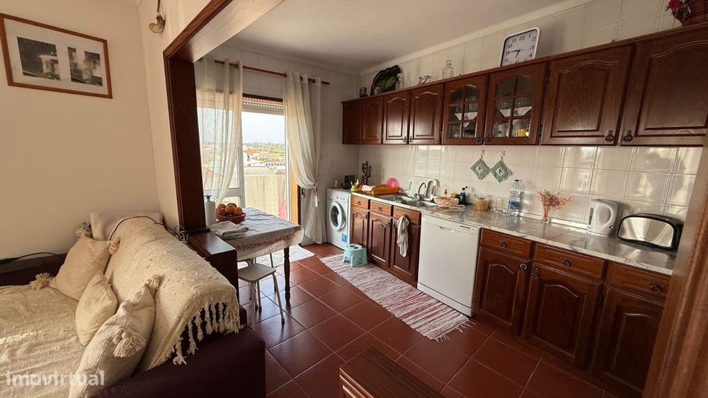 Apartamento T2 com arrumo varanda e vistas de ria. A 2 minutos da p...