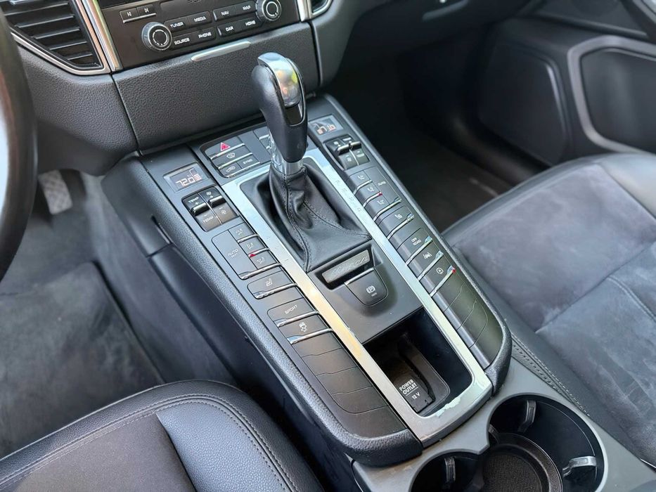 Porsche Macan      2017