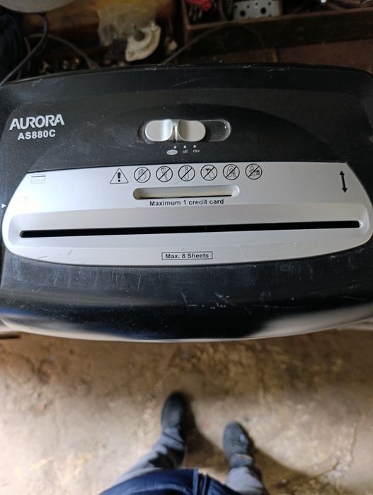 Шредер знищувач бумаги