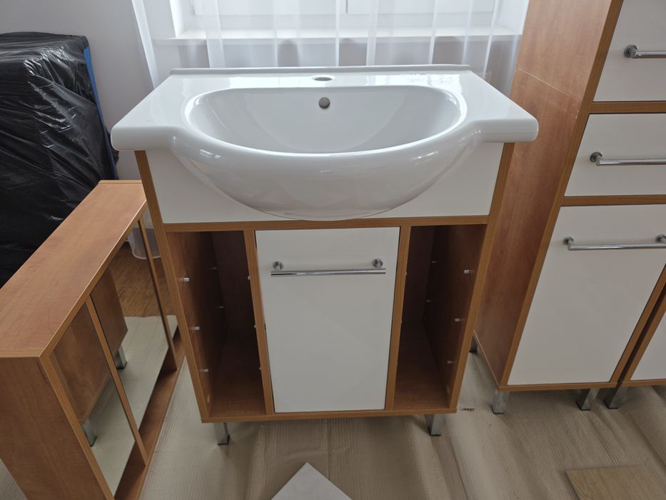 Meble łazienkowe z umywalką KOLO