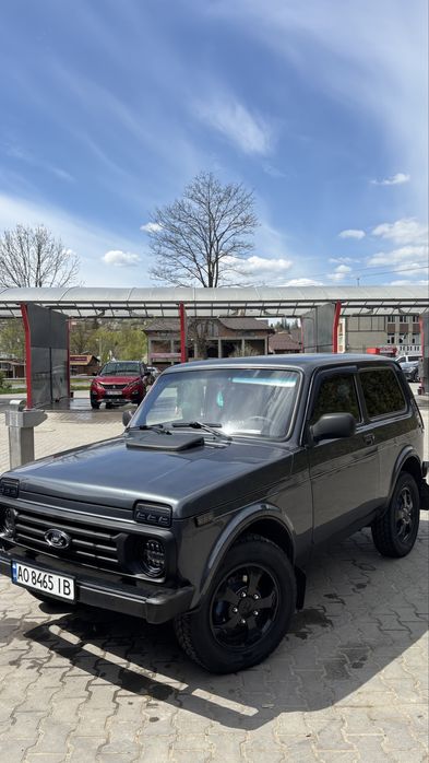 Lada niva      21214