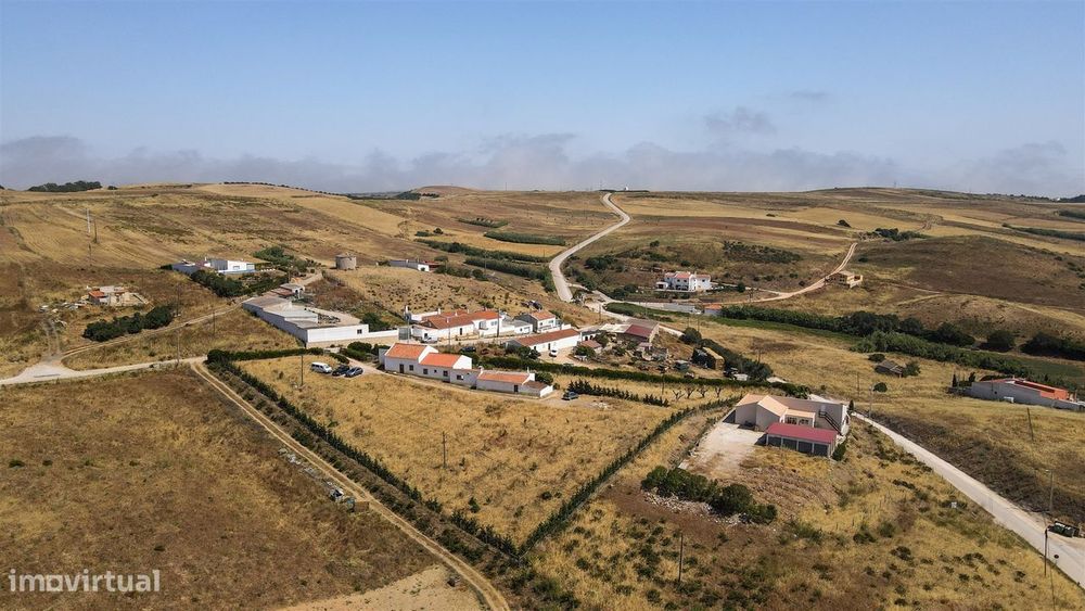 Moradia T3 com Potencial de Investimento, Raposeira, Vila do Bispo