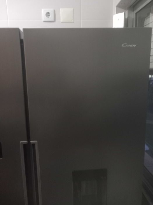 Frigorífico semi novo