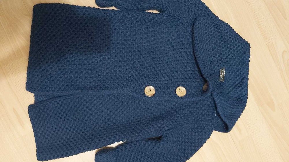 Жіночий в'язаний жакет