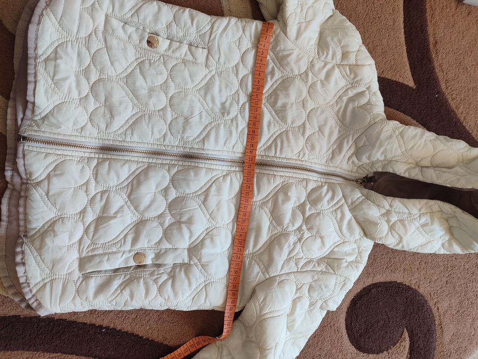 Весняна куртка для дівчинки